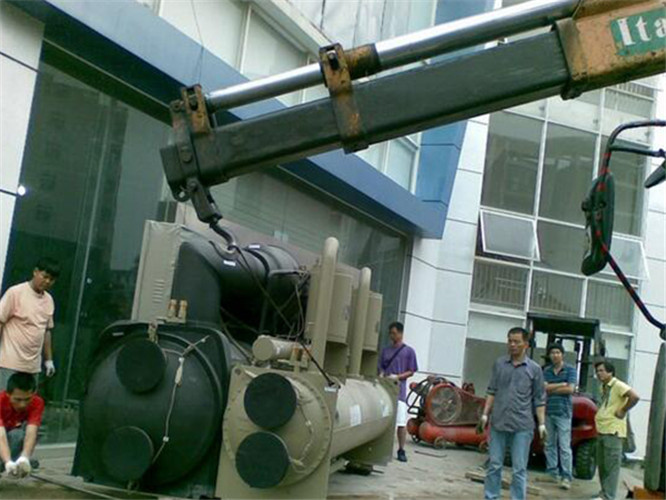 扶余市随车吊和汽车吊的核心区别是什么？哪种更省钱？