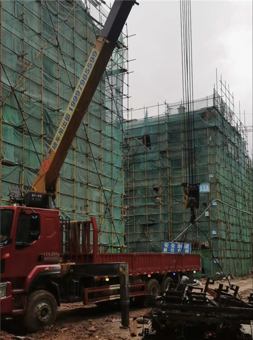 扶余市“慢工细活”—— 吊车的 “微动控制” 技术